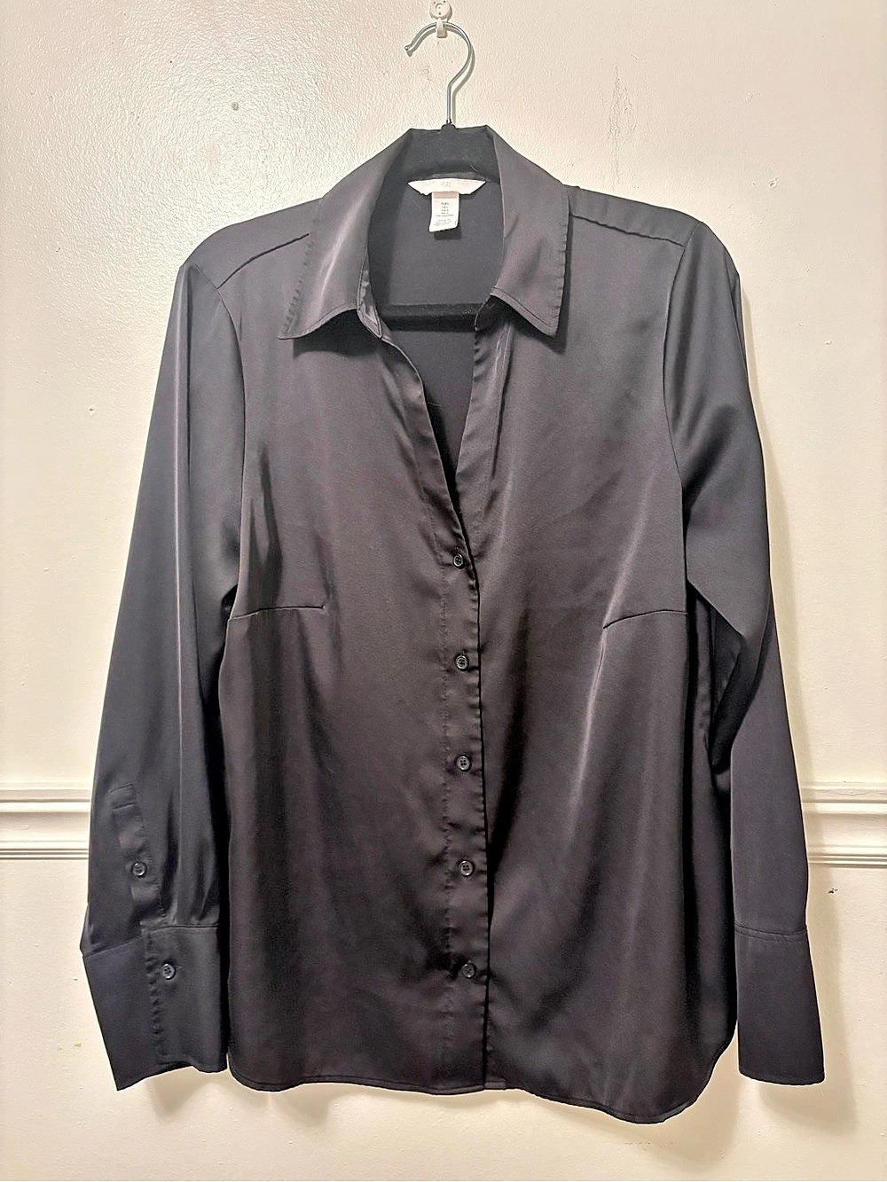 H&M V-Neck Satin Blouse Black Button Down Size Large